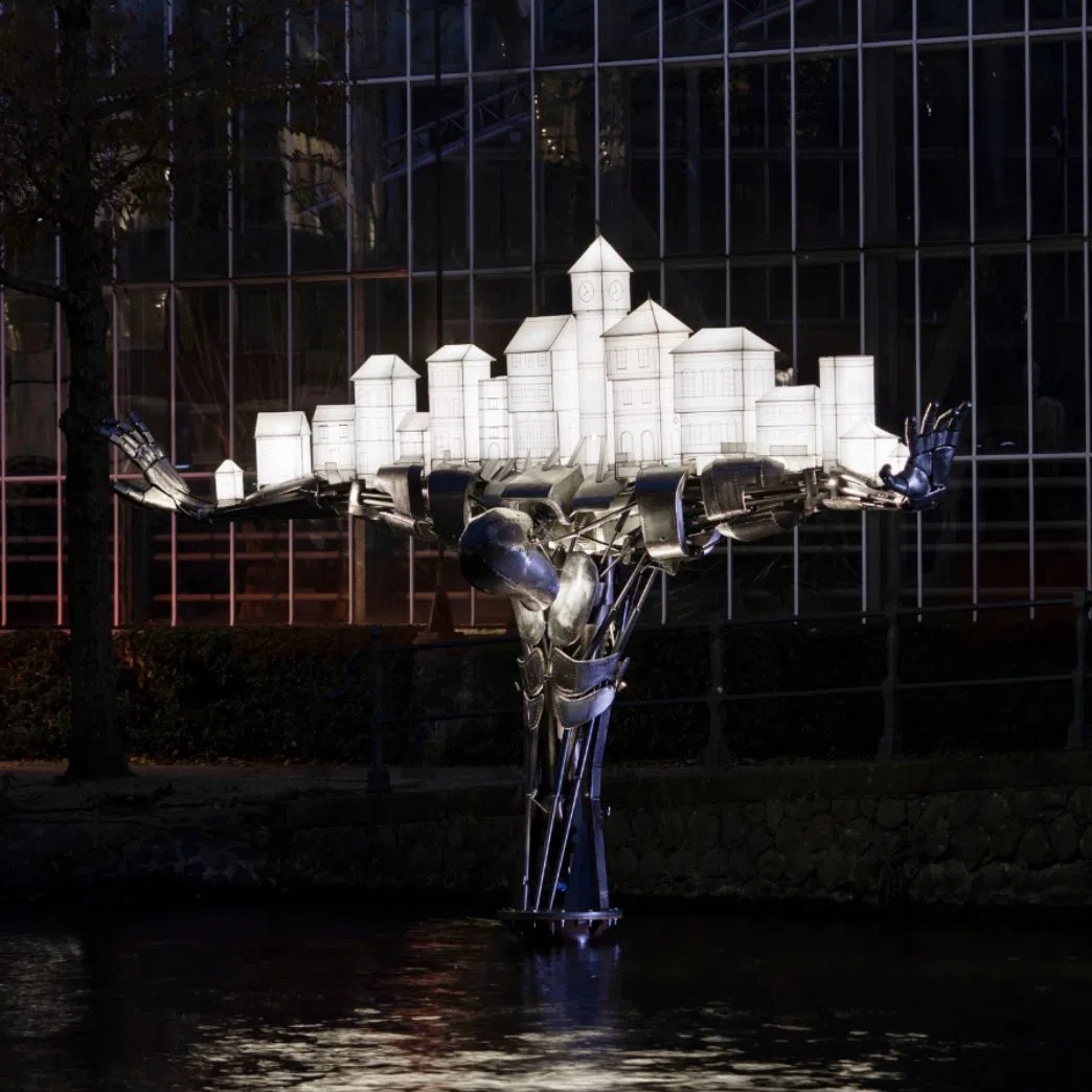 How Amsterdam Lights Its Canals Through Winter 2026