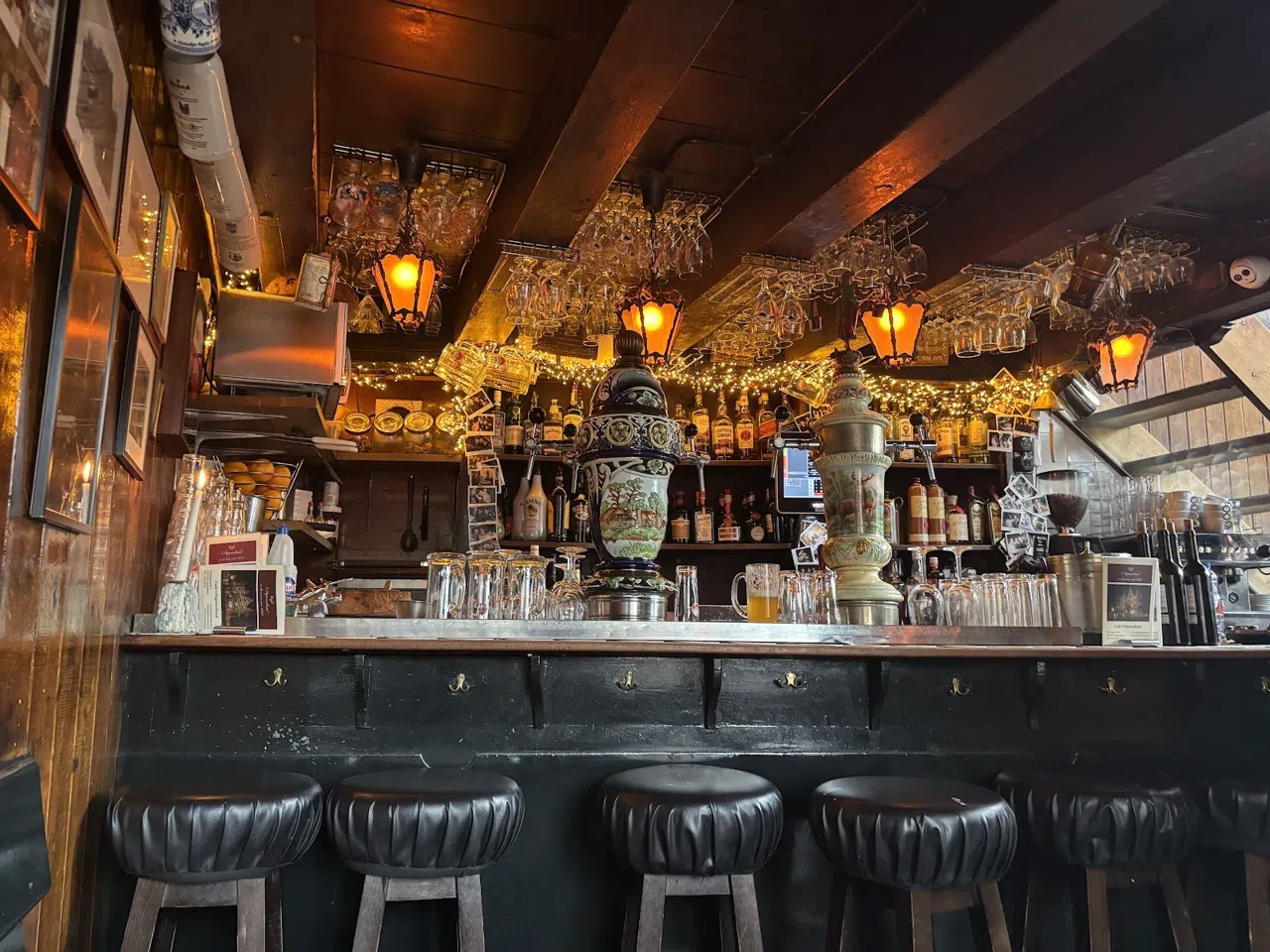 Amsterdams bedste brune caféer, hvor lokale rent faktisk drikker