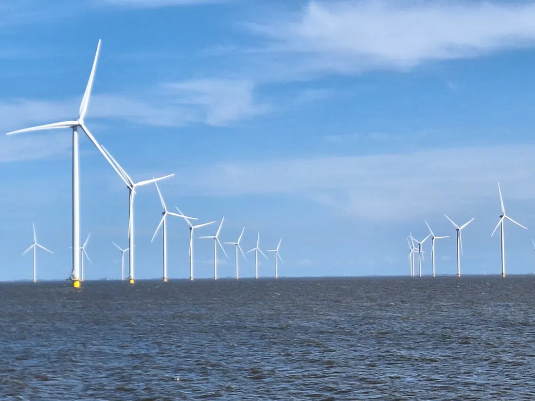 Uitzichtpunt Breezanddijk & transformatorstation Windpark Fryslân, Amsterdam