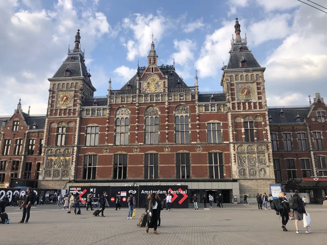 Amsterdam Centraal — Stationsplein tram hub, Amsterdam